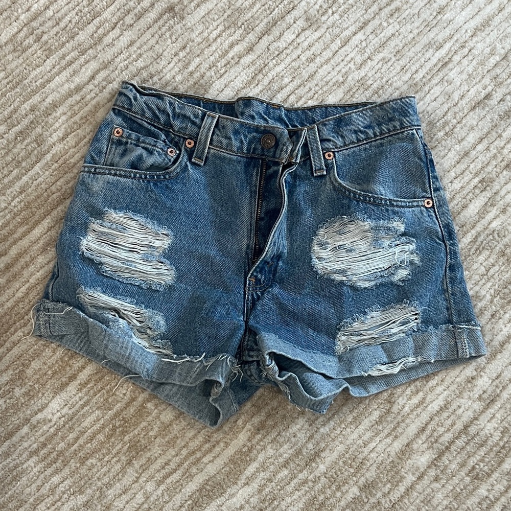 Vintage Levi’s 565 Distressed Denim Shorts (Tagged 5)